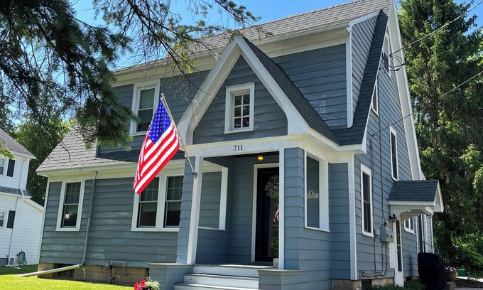 Waterloo Maison | Explore the Finger Lakes Region from this cozy 3-bedroom home near Geneva, NY.
