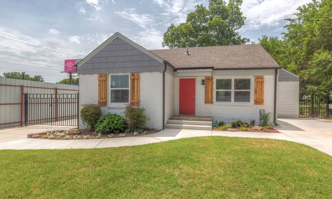 Turner Park Maison | Expo Center/Fairgrounds, 3 bedrooms, 3 full bathrooms. On Old Route 66