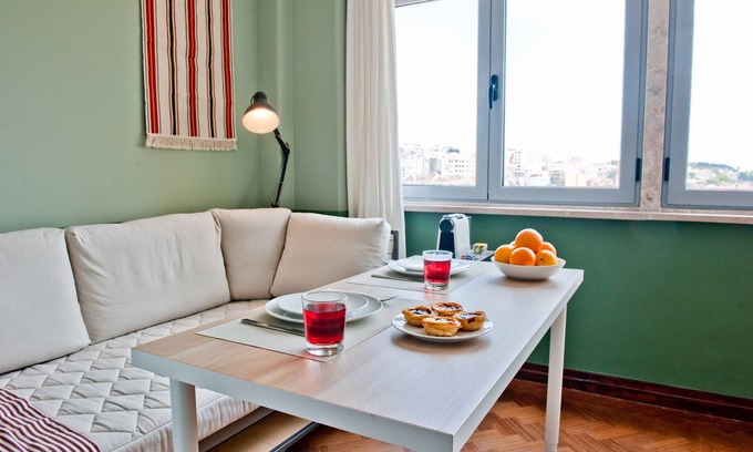 Santo Antonio Appartement | Expresso Martinis in Lisbon by Misha's Place (4c(