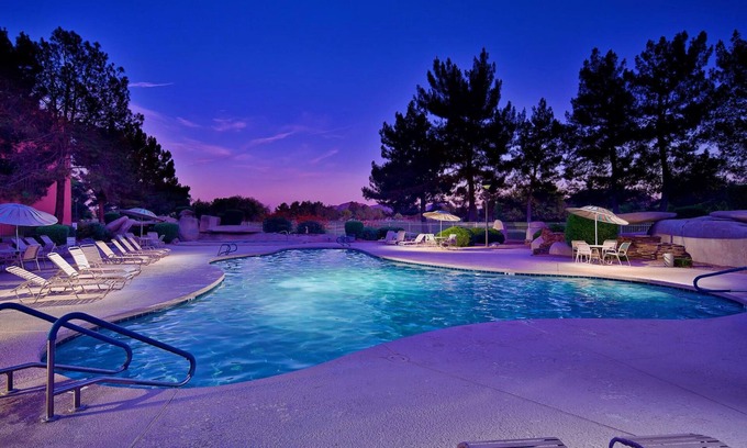 Paradise Valley Village Copropriété | Exquisite, Deluxe, Chic Condo in Prime Location!