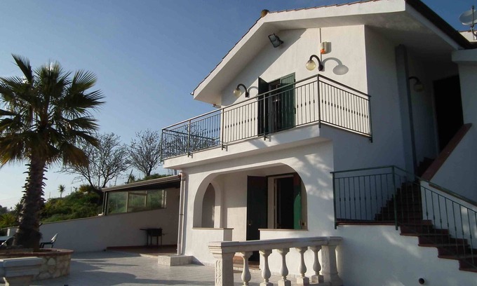 Ciminna Villa | Villa de vacances exquise, terrasse spacieuse et piscine dans la campagne sicilienne