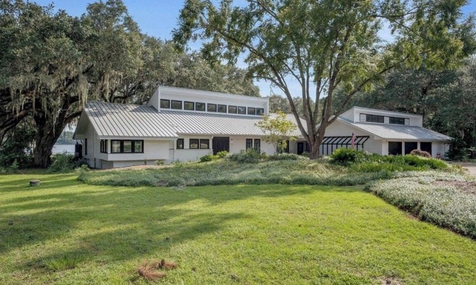 Lake Bradford -Cascade Lake Maison | Exquisite Huge Lakehouse 3 miles from FSU and downtown. Sleeps 16+