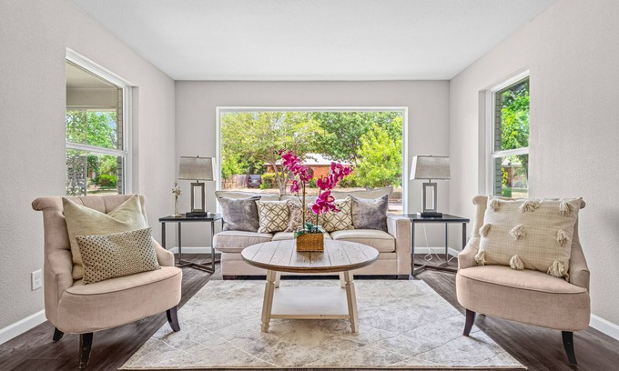Dallas Maison | Exquisite Mid-Century Modern home- 3Bed2Bath furnished 15 mins from Downtown