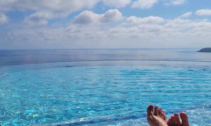 Estate Bakkero Appartement | EXQUISITE Oceanview Studio Villa, Luxury Infinity Pool above Morningstar Beach