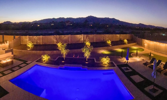 Maricopa County Maison | Exquisite Resort Style Home W/Private Heated Pool +Backyard+ Mountain Views