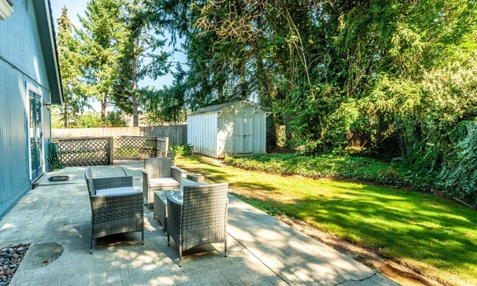 Sherwood - Tualatin South Maison | Exquisite Tualatin 2BR w/Parking, nr Shops & Restaurants, by Blueground