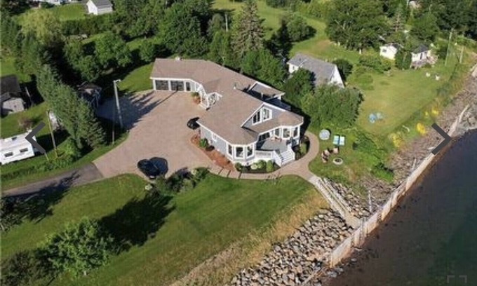 Charlo Maison | Exquisite waterfront property