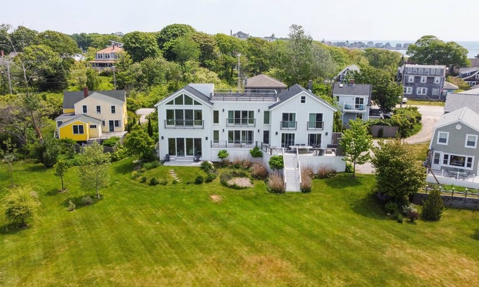 Biddeford Pool Maison | Exquisite Waterfront Retreat - Lindsay