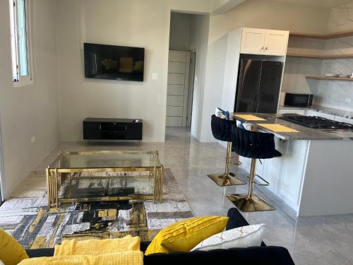 Road Town Appartement | Exquisitely Threadfall