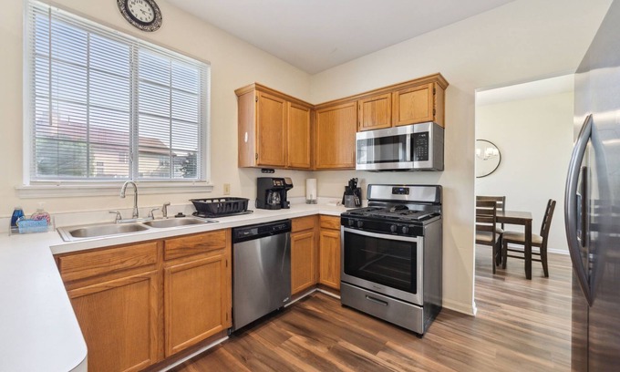 Fox Valley Maison | Extended Stay Plainfield FHS Rental - Metcalf Ct - #2