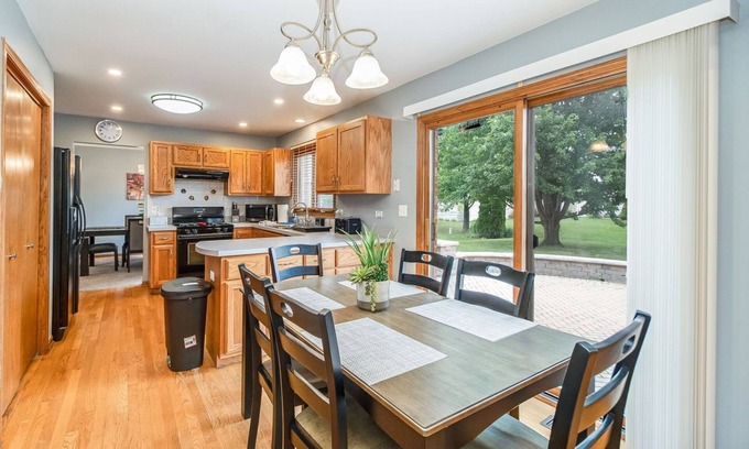 Woodridge Maison | *Extended Stay* Woodridge FHS Rental