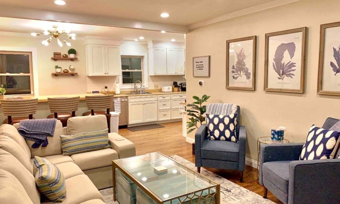 Wooded Estates Maison | ⭐️Charming⭐️Cozy⭐️Open Plan⭐️Quick Walk to Notre Dame!