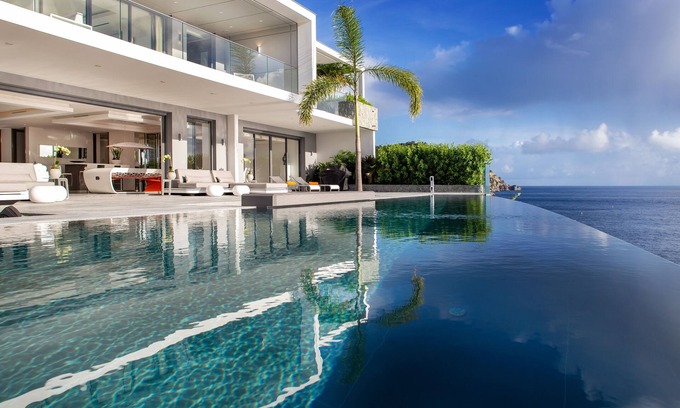 Lurin Villa | Villa moderne avec un beau look et une vue imprenable