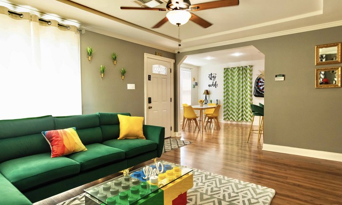 Gentilly Maison | Extravagant 4bd-2bth Home! FREE Off st parking! Games! Jacuzzi tub!