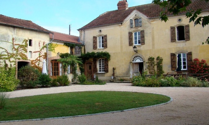 Lascazeres Autre | Extrêmement spacieux, Country Farmhouse avec piscine et cuisine d'été, dort 13+