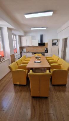 Daberstedt Appartement | Für Gruppen und Familien - große Ferienwohnung Nähe Stadtpark, 4 Schlafzimmer, 2 Bäder, Terrasse, Parkplatz