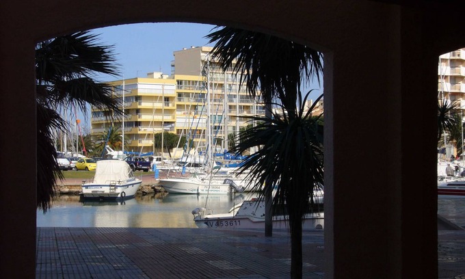 Le Port Appartement | F2 climatisé, proche plage (pour 4 personnes)