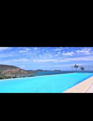 Noumea Appartement | F3 entier de standing tout équipé vue mer, piscine partagée et parking souterrain