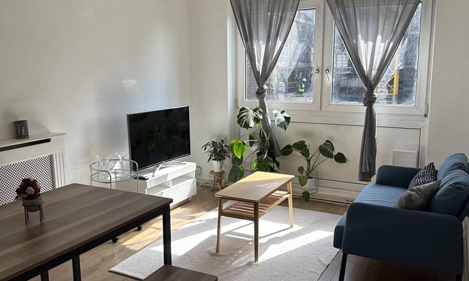 Custom House Appartement | Fab Excel London flat, warm cosy Liz Line