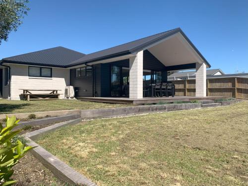 Bowentown Maison | Fab Family Getaway - Waihi Beach Holiday Home