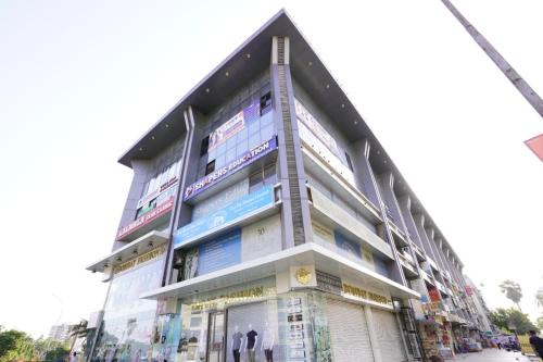 Surat Hôtel | FabExpress Nova Rooms