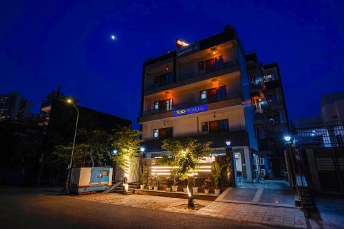 Sector 70 Hôtel | FabHotel Divine & Banquet