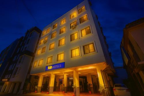 Nanded Hôtel | FabHotel White House - Nr Sinhagad speciality Hospital