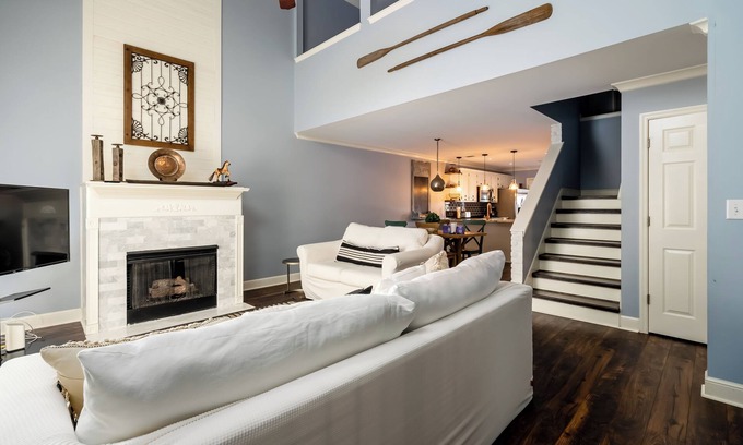 National Hills Maison | Fabulous 3BR Townhome with Cozy Backyard only 1.4 ml from Augusta National