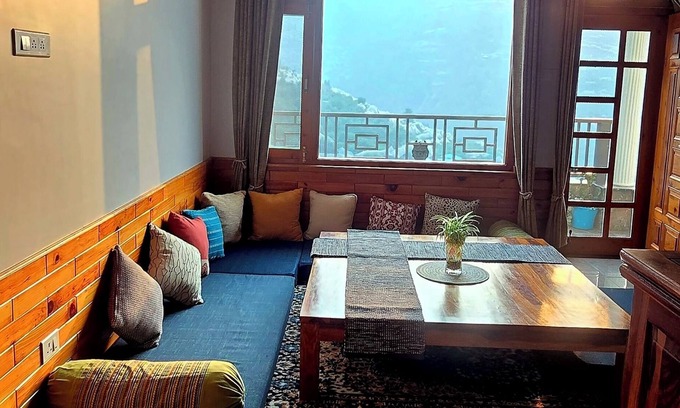 Kumharsain Maison | Fabulous 5-bedrooms in Narkanda Nestled in the middle of Apple Orchards
