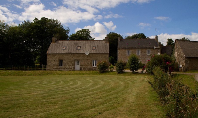 Lanrivain Autre | Ferme et gîte fabuleux avec piscine et salle de jeux. IDÉAL POUR LES GROUPES FAMILIAUX PLUS GRANDS