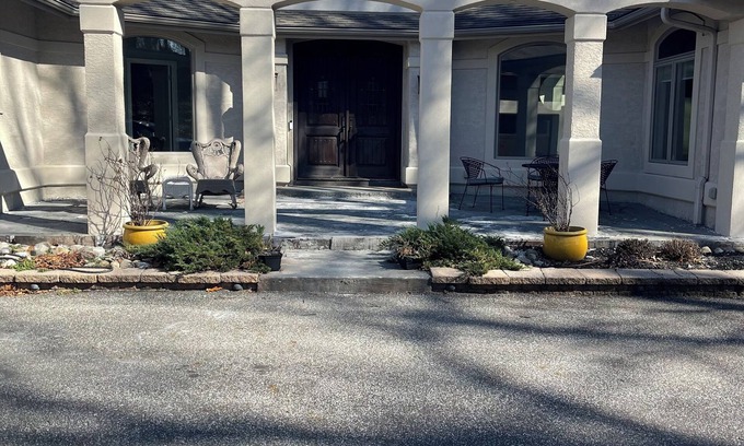Sewell Maison | Fabulous Home 4-Bedroom 3 Full Baths and Indoor Pool-Spa/Nature Lovers Vibe!