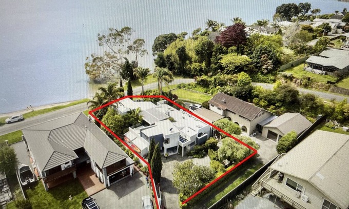 Whakamarama Maison | Fabulous House on the Harbour