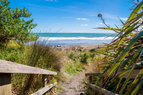 Fitzroy Maison | Fabulous In Fitzroy - seconds to Fitzroy Beach