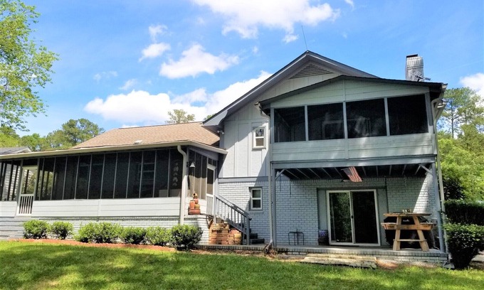 Eutawville Maison | Fabulous Location on southern shores of Lake Marion