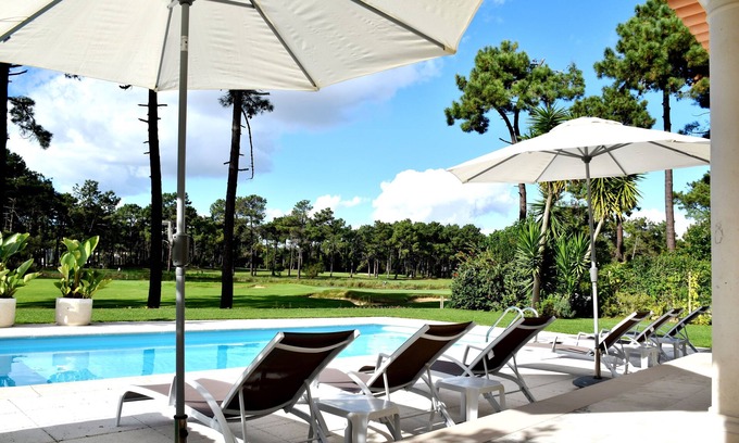 Charneca de Caparica e Sobreda Villa | Fabuleuse villa de luxe avec vue imprenable sur le fairway et le lac