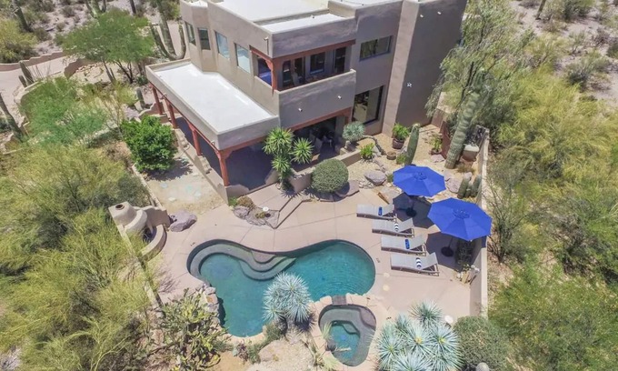 Sundance Estates Maison | Fabulous Luxury Home on Quiet 2 acres