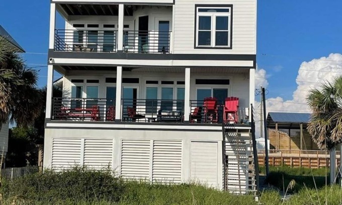 Port St. Joe Maison | Fabuleuse maison moderne face à la plage avec vue imprenable sur le coucher du soleil et équipements à gogo!