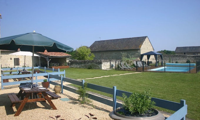 Princay Maison | Fabuleux chalet récemment converti avec piscine près de Richelieu