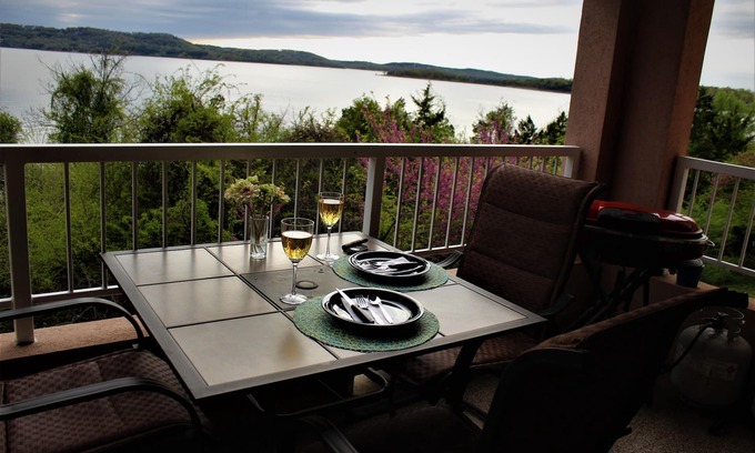 Hollister Copropriété | Fabuleux Patio vue sur le canal principal de Table Rock Lake