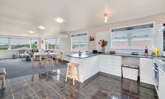 Pakuranga Heights Maison | ✨ Délice ensoleillé de trois chambres - Niveau supérieur ✨
