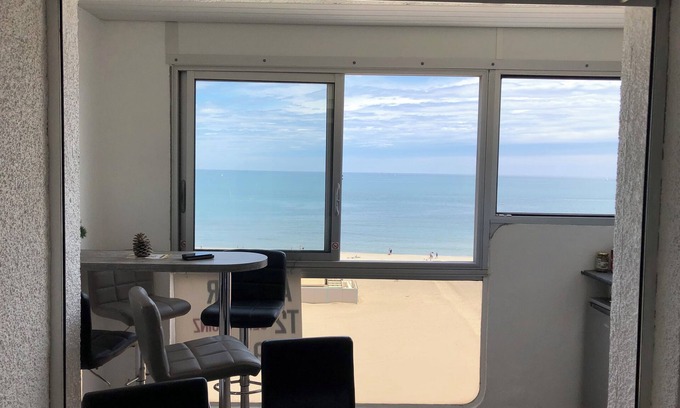 Mediterranee Appartement | Face à la Mer pour 4pers, Wifi BBox, Parking privé, Loggia vue sur le Canigou