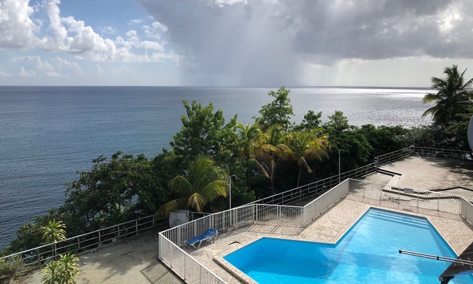 Schoelcher Appartement | FACE A LA MER DES CARAIBES AVEC PISCINE ET ACCES A LA PLAGE