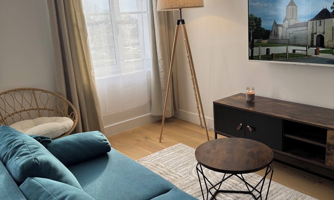 Surgeres Appartement | Face au château & Climatisé ~ El Castillo ~