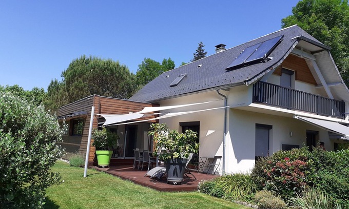 Antist Maison | FACE AUX PYRENEES, MAGNIFIQUE MAISON TRES CONFORTABLE DANS PARC ARBORE