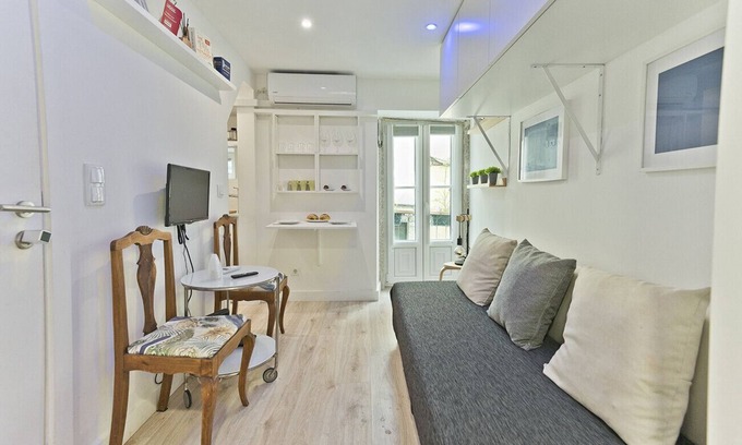 Pena Appartement | Fado Central Studio (C56)