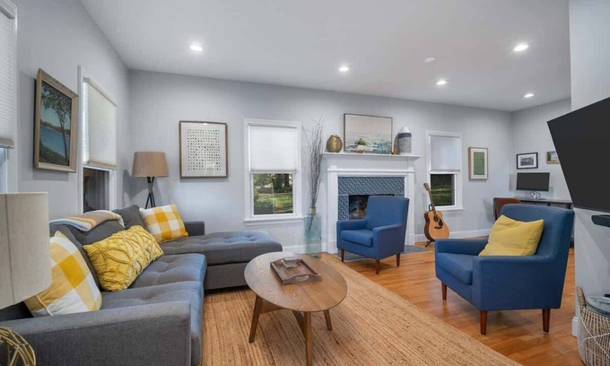 Mystic - New London Maison | Mystic Twin Charmers: Fair Winds | Walk to downtown!