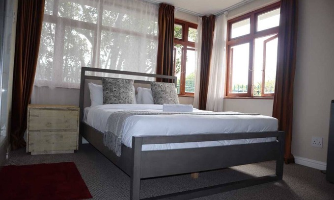 Goodwood Cabine | FAIRSTAY LODGE- SELF CATERING ACCOMMODATION IN PAROW CAPE TOWN