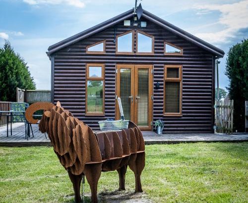 Newark upon Trent Chalet De Ski | FAIRVIEW FARM Holiday Accommodation 14 Luxury Lodges, Cabins, Dog Friendly, Suitable for Couples, Families and Groups, Wedding Guests , Corporate events, Sleeps 2-65 guests in Ravenshead, Nottingham near Sherwood Forest, set in 88 acres