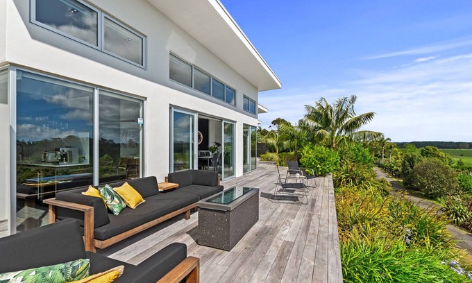Kerikeri Maison | Fairway Views - Kerikeri Holiday Home