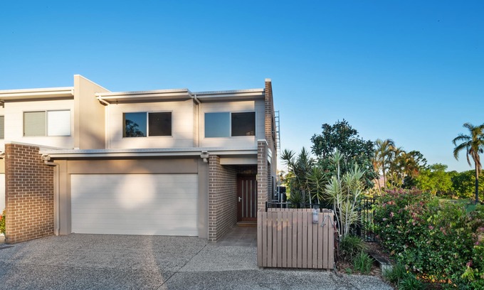 Yatala Maison | Fairway Village @ Windaroo Lakes Golf Club